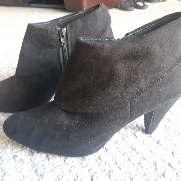 Black suede booties - Picture 2 of 7